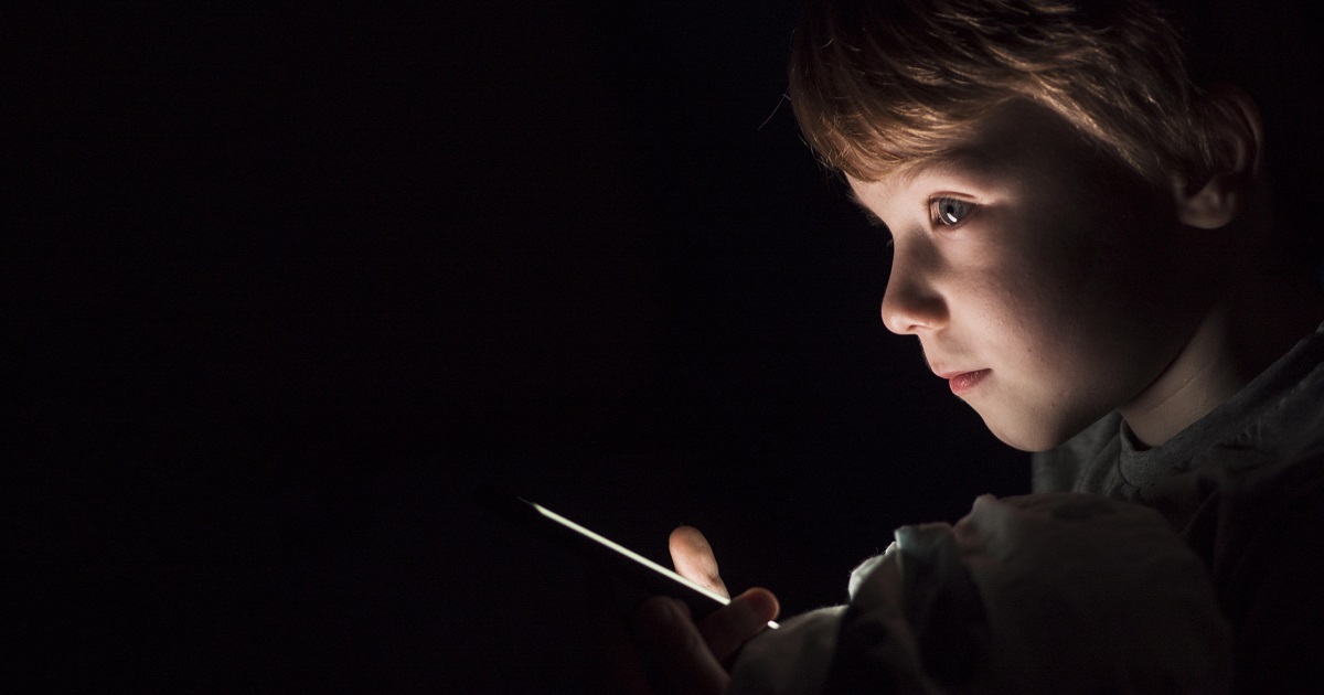 Adolescenti e internet. Con il coronavirus aumenta il rischio di adescamento online