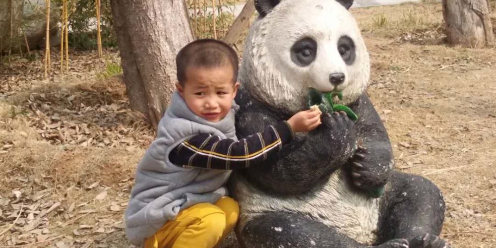 Cina Un Po Di Focaccia Alla Statua Del Panda Simbolo Del Paese Ma Tanto Lontano Da Xi An