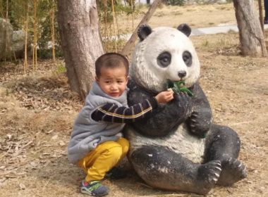 cina: un po' di focaccia alla statua del panda che mangia!