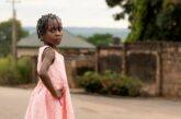 Kenya. Lavender: “Vorrei diventare un medico per aiutare mia madre a guarire”