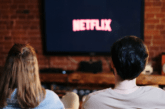 La rivoluzione di Netflix: anche in Italia basta account alla famiglia allargata