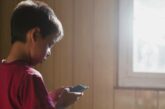 Cellulari vietati a scuola? L’Italia chiede il divieto in tutta l’UE