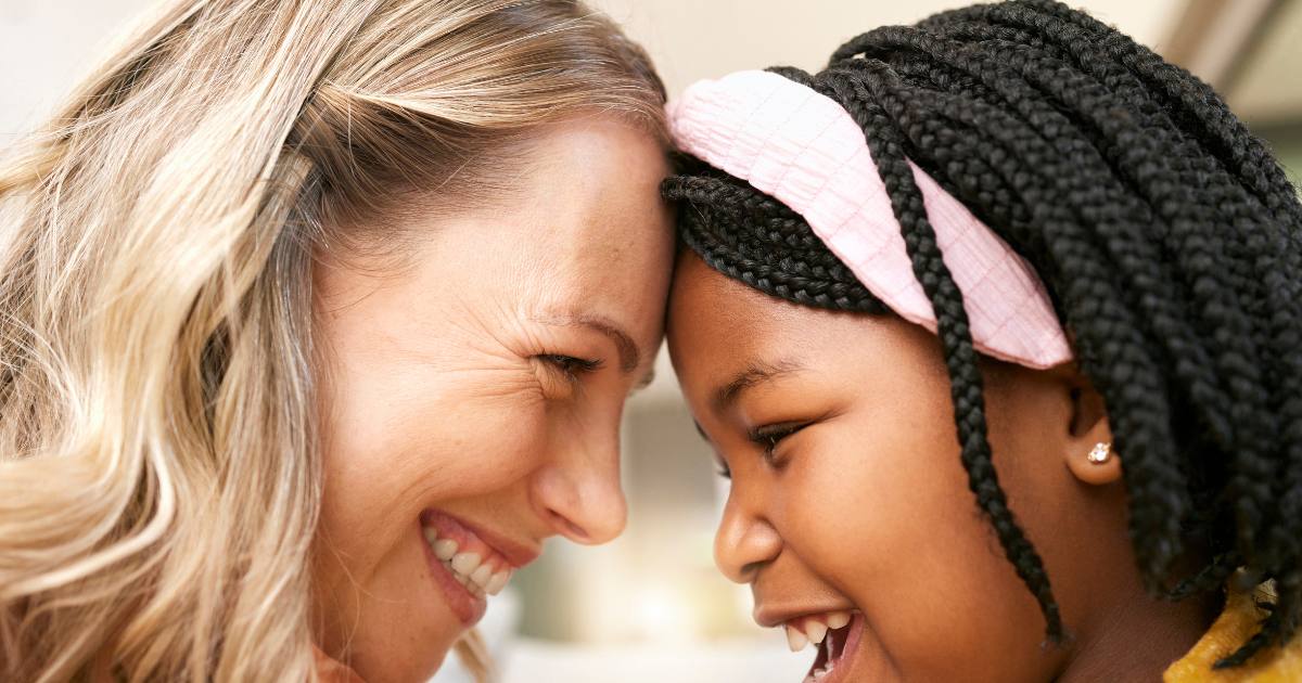 Madre affidataria e bambina in accoglienza.