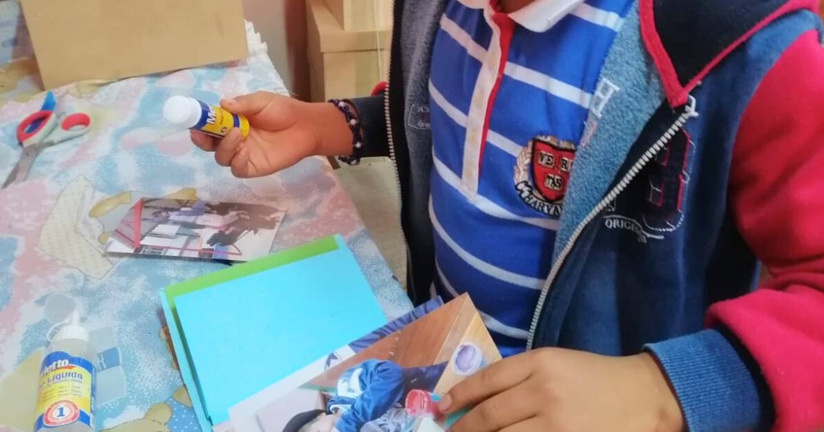 L'album fotografico personalizzato di uno dei bambini aiutati dal progetto "Sostieni a distanza i bambini di un orfanotrofio" in Bolivia