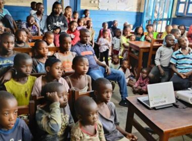 Il cinema arriva al centro SODAS in Congo grazie a un dono di Francesca, sostenitrice a distanza