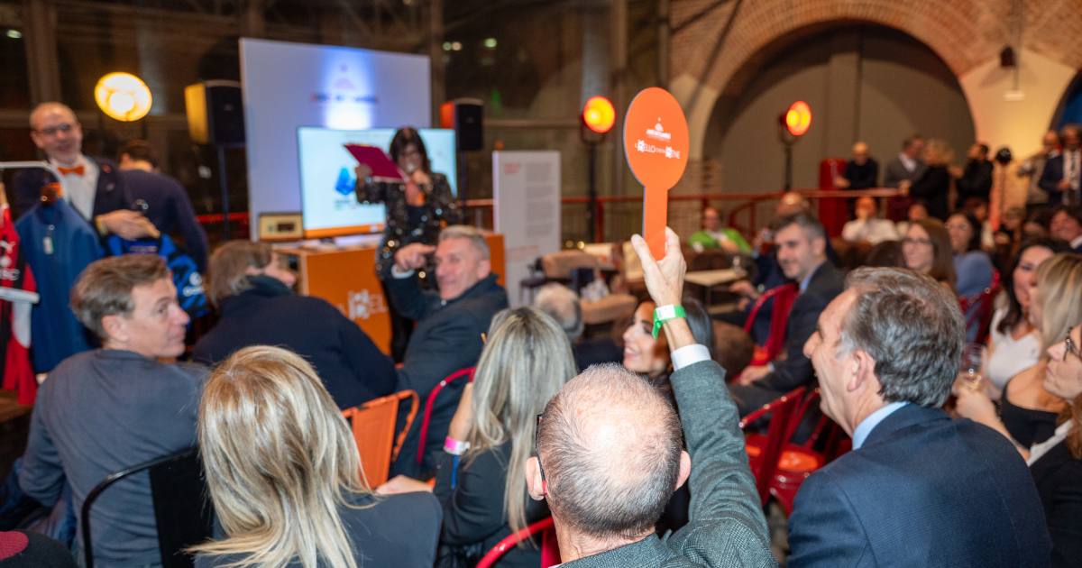 Sabrina Ganzer tiene l'asta de Il BELLO che fa BENE