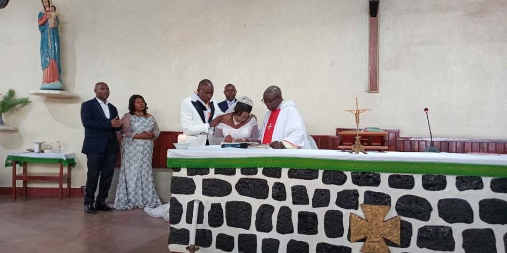 Il matrimonio d Jackson, sostenuto dal progetto “Adotta a distanza i bambini di un orfanotrofio” in Repubblica Democratica del Congo