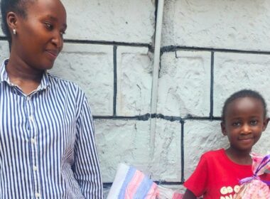 La piccola Marion insieme a sua madre in Kenya