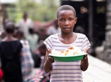 Scatto della mostra fotografica all'ITET di Cassandro Nervi Fermi di Barletta sul progetto sostenuto dalla Regione Puglia in Repubblica Democratica del Congo