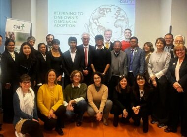 Una foto della delegazione della Cambogia arrivata a Milano per incontrare gli enti autorizzati alle adozioni internazionali Ai.Bi. Amici dei Bambini e CIAI