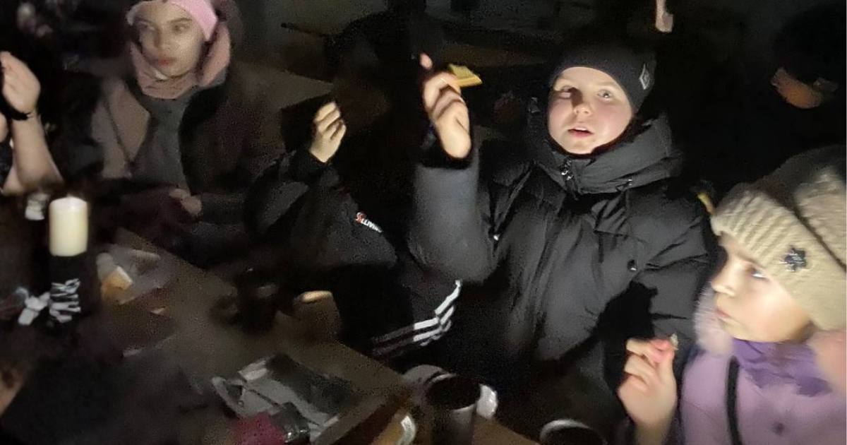 Bambini ucraini cercano riparo al freddo e al buio. Le difficoltà che vivono i minori dopo 4 anni di guerra in Ucraina