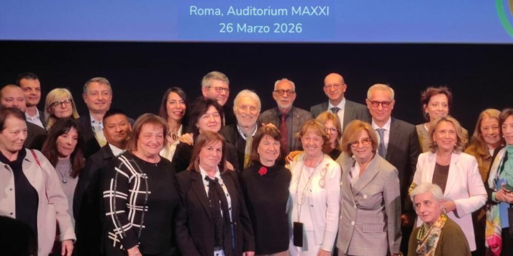 Una foto di gruppo dei partecipanti all'Assemblea degli Enti autorizzati che hanno presentato a Roma il manifesto adozione internazionale