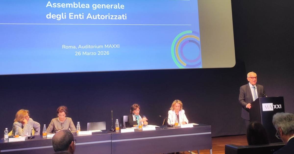 Il Vicepresidente della CAI Vincenzo Starita durante l'Assemblea Enti autorizzati, in cui ha parlato anche dell'avvicinarsi di una Adozione Internazionale gratuita