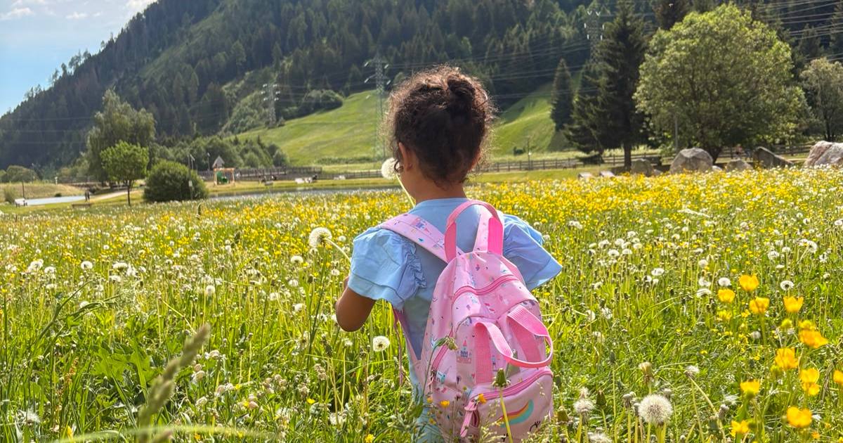 Una bambina delle comunità di Ai.Bi. durane la vacanza al Camping Cevedale