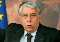 Giovanardi_saluta200