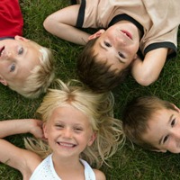 bambini sul prato