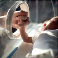 bambino-prematuro-in-incubatrice 200