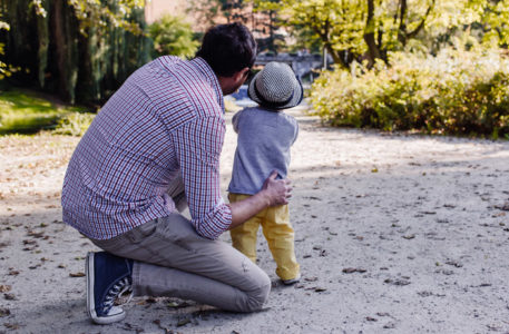 famiglia, il congedo obbligatorio per i papà nel 2018 passa a 4 giorni