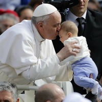 papa-francesco-bambino200