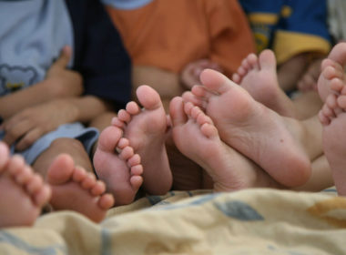 adozioni, il 'no' di Ai.Bi. a far crescere 'di default' un bimbo abbandonato orfano di un genitore