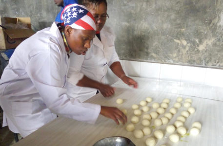 kenya. Nel centro Shelter Ai.Bi. insegna il lavoro per il futuro di bambini e adolescenti ospiti!