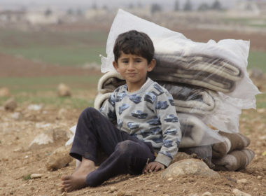 siria. Altri 10mila sfollati fuggono dalle bombe: Ai.Bi. sul terreno per dire 'Non Lasciamoli Soli'