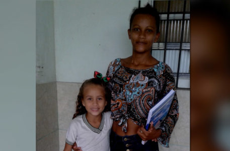 brasile, mamma Siria torna a studiare per far felici i suoi due figli, ospiti della Casa Santa Ines grazie al sostegno a distanza e ad Ai.Bi.