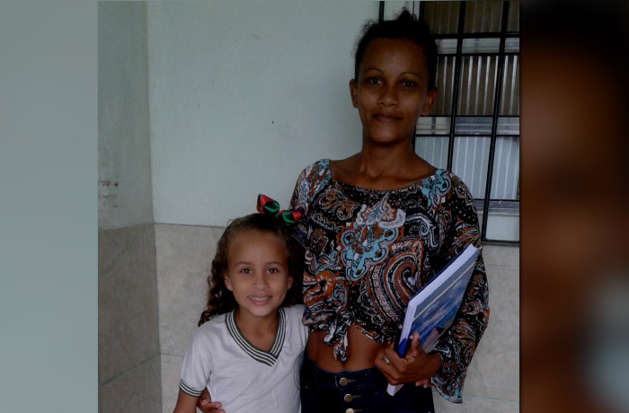 brasile, mamma Siria torna a studiare per far felici i suoi due figli, ospiti della Casa Santa Ines grazie al sostegno a distanza e ad Ai.Bi.