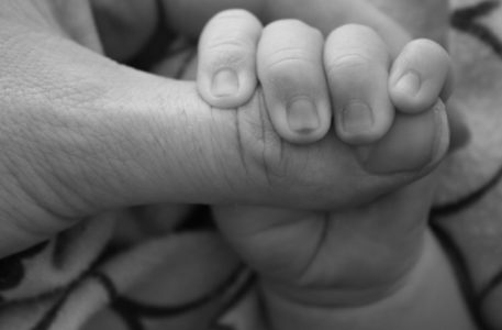 adozione. La storia di Sofia e della mamma Lucrezia, sola di fronte alle difficoltà della bimba presa in affido