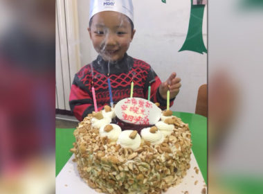 cina, che torta di compleanno per Xiao Jing!