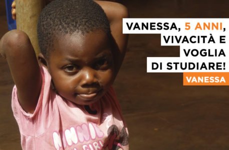 kenya. Vanessa, 5 anni, aspetta un aiuto per poter andare a scuola!